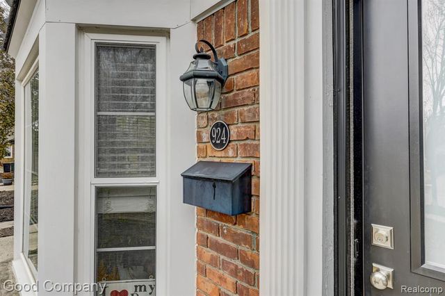924 Marywood Drive, Royal Oak, MI 48067