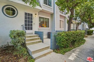 7420 Corbin Avenue 12, Reseda, CA 91335