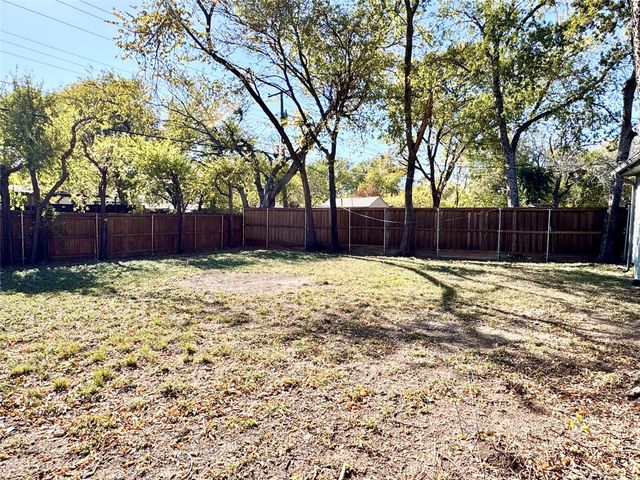 4236 Voncille Street, Haltom City, TX 76117