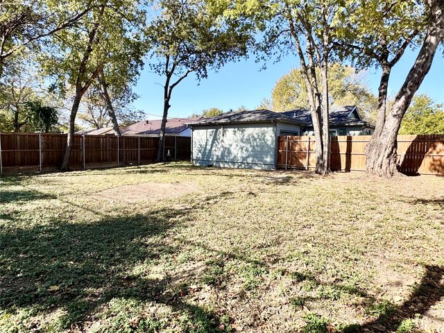 4236 Voncille Street, Haltom City, TX 76117