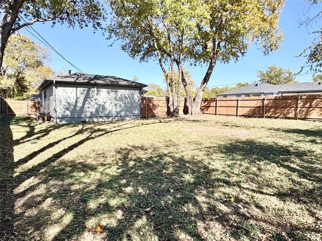 4236 Voncille Street, Haltom City, TX 76117