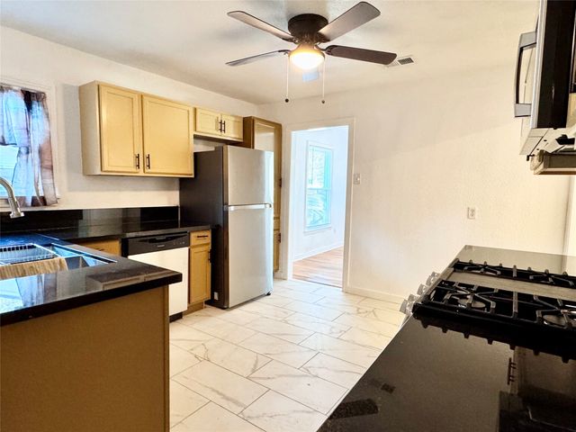 4236 Voncille Street, Haltom City, TX 76117