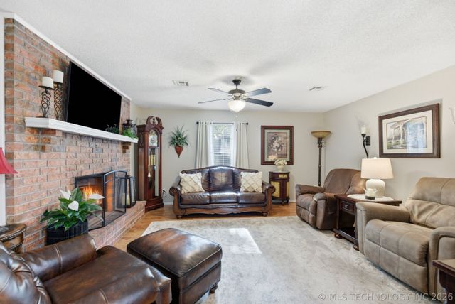 41 E 148th Street S, Glenpool, OK 74033