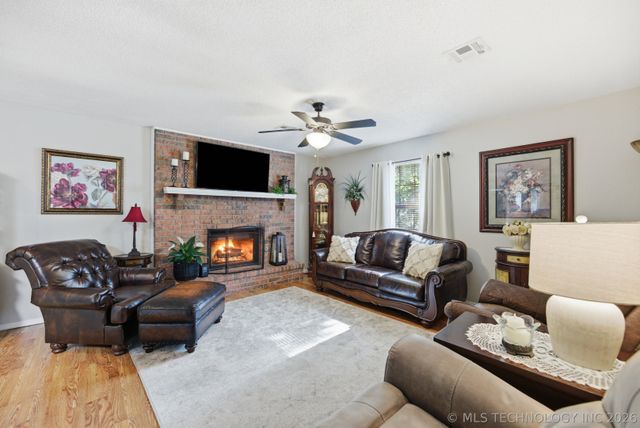 41 E 148th Street S, Glenpool, OK 74033