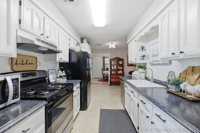 41 E 148th Street S, Glenpool, OK 74033