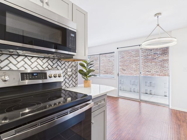 1201 W River Blvd, Wichita, KS 67203