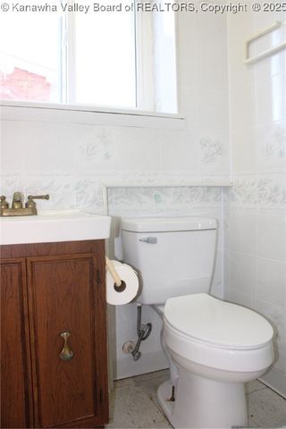 1404 Village Drive, South Charleston, WV 25309