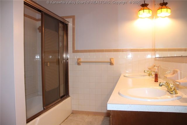 1404 Village Drive, South Charleston, WV 25309