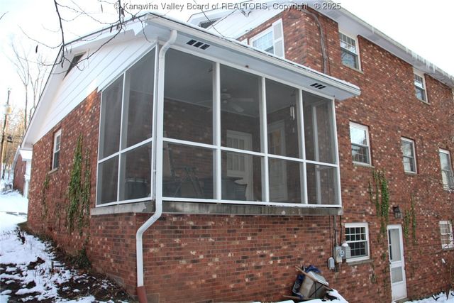 1404 Village Drive, South Charleston, WV 25309