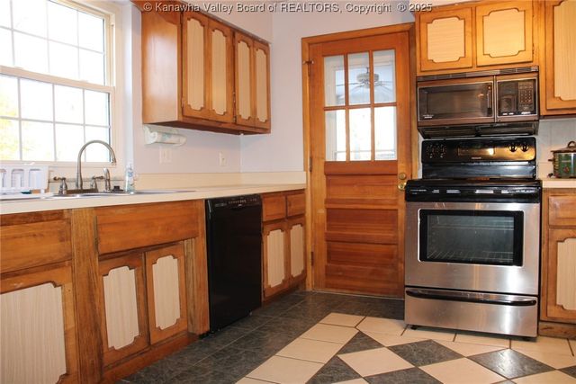 1404 Village Drive, South Charleston, WV 25309