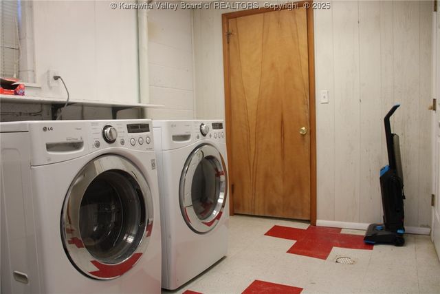 1404 Village Drive, South Charleston, WV 25309