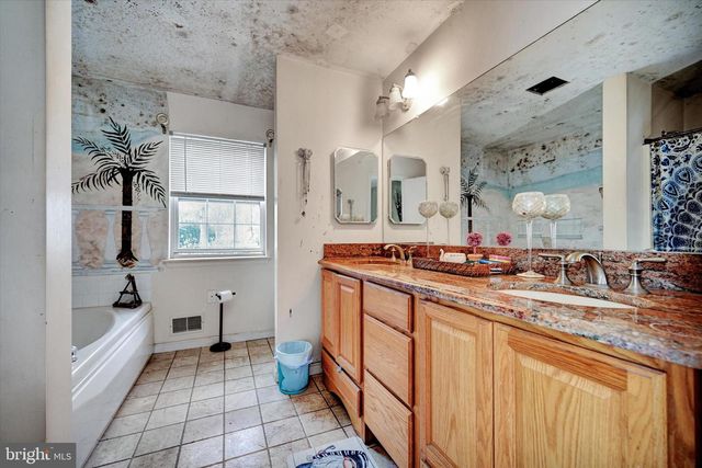 6 BITTERSWEET DRIVE, Jackson, NJ 08527