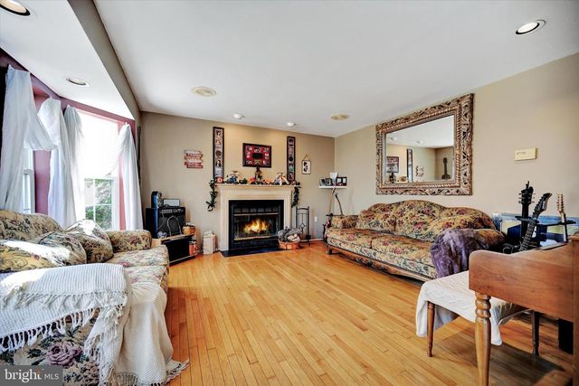 6 BITTERSWEET DRIVE, Jackson, NJ 08527