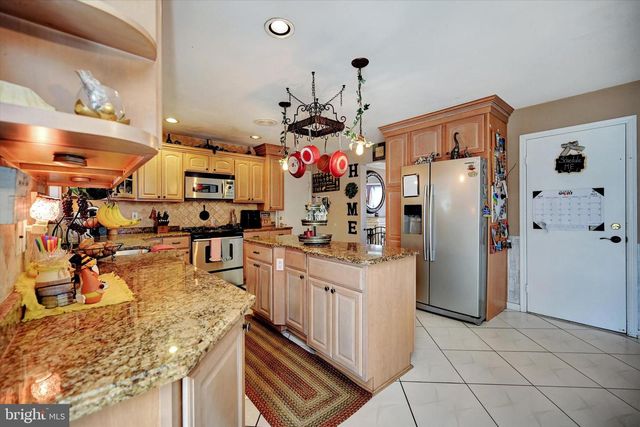 6 BITTERSWEET DRIVE, Jackson, NJ 08527