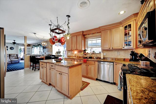 6 BITTERSWEET DRIVE, Jackson, NJ 08527