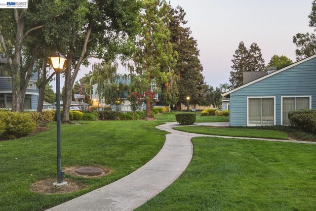 1511 Four Oaks Cir, San Jose, CA 95131