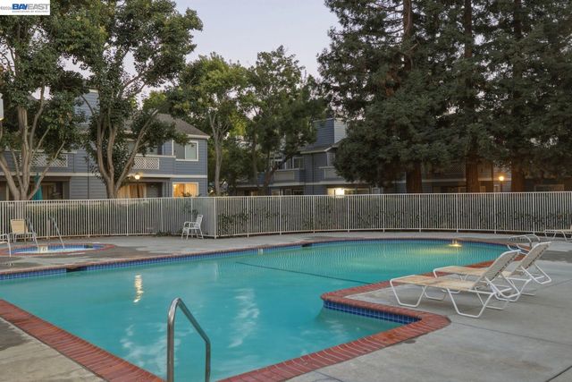 1511 Four Oaks Cir, San Jose, CA 95131
