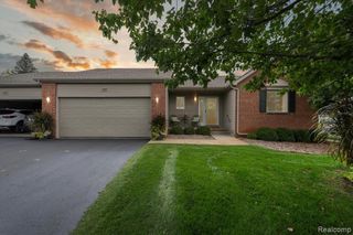 1244 Crystal Pointe Circle, Fenton, MI 48430
