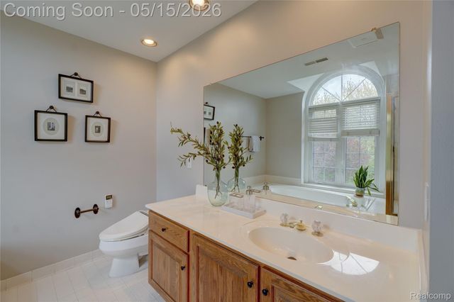 3066 Woodcreek Way, Bloomfield Hills, MI 48304