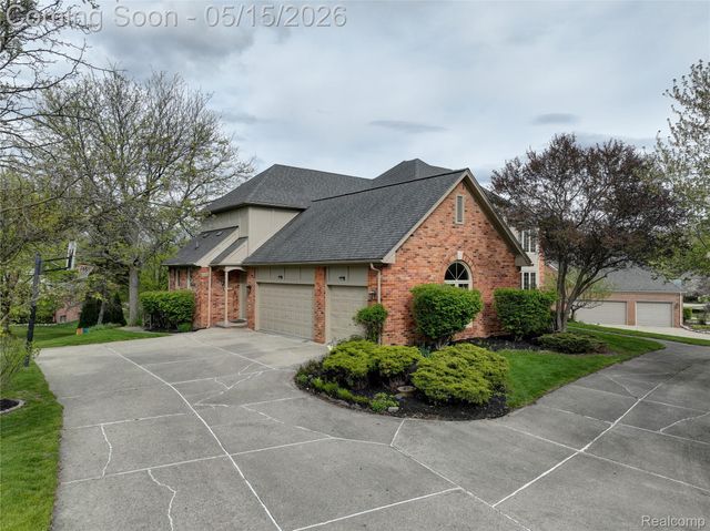 3066 Woodcreek Way, Bloomfield Hills, MI 48304