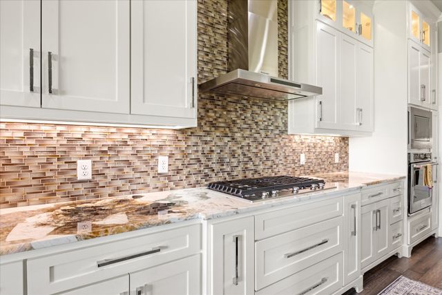 2603 Waters Edge Drive, Granbury, TX 76048