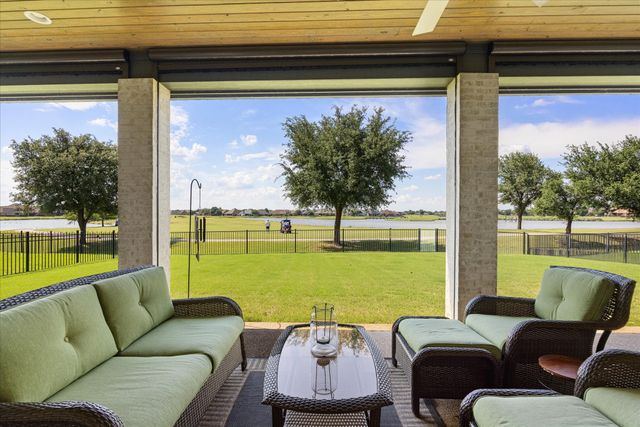2603 Waters Edge Drive, Granbury, TX 76048