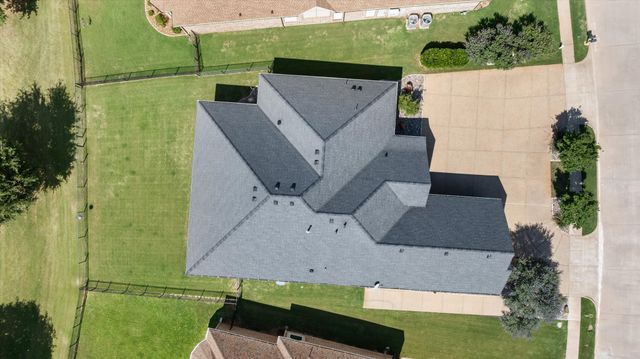2603 Waters Edge Drive, Granbury, TX 76048
