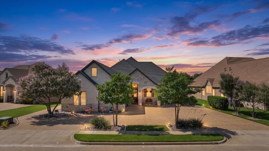 2603 Waters Edge Drive, Granbury, TX 76048