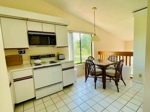10656 Tropic Palm Avenue 202, Boynton Beach, FL 33437