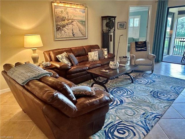 9511 Napoli LN 202, Naples, FL 34113