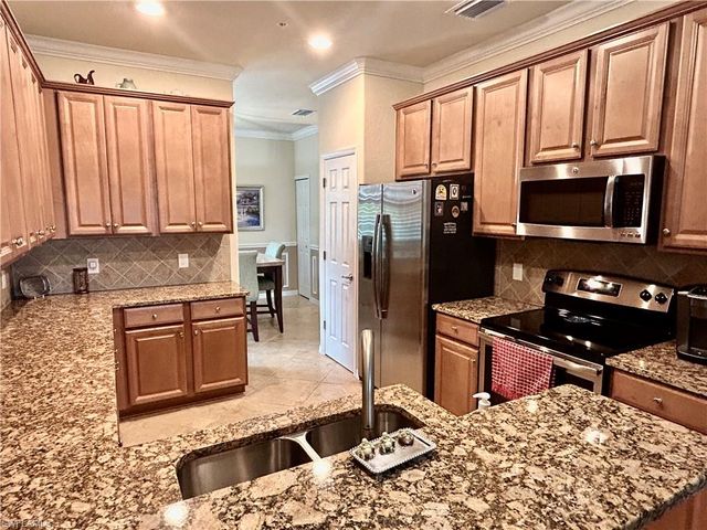 9511 Napoli LN 202, Naples, FL 34113