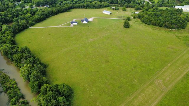210 Wheel Rd, Shelbyville, TN 37160