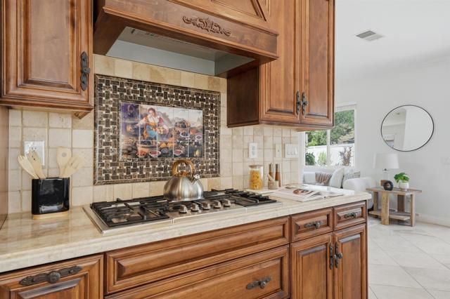 827 Via Barquero, San Marcos, CA 92069