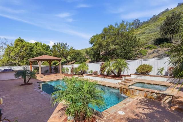 827 Via Barquero, San Marcos, CA 92069