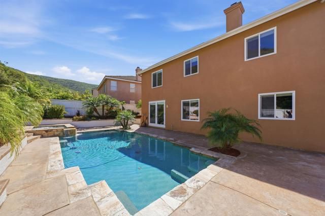 827 Via Barquero, San Marcos, CA 92069