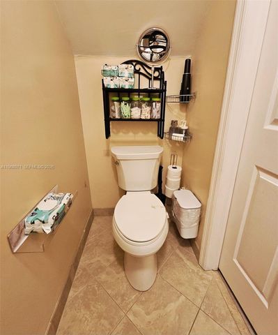 14070 S Forest Oak Cir, Davie, FL 33325