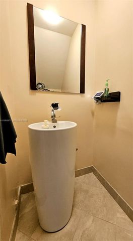 14070 S Forest Oak Cir, Davie, FL 33325