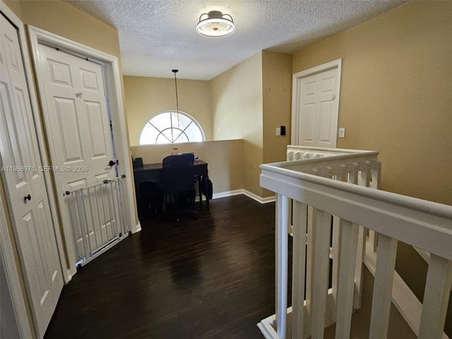 14070 S Forest Oak Cir, Davie, FL 33325