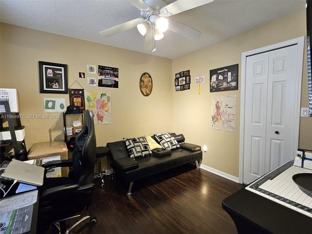 14070 S Forest Oak Cir, Davie, FL 33325