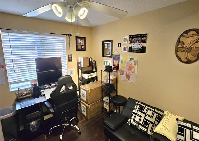 14070 S Forest Oak Cir, Davie, FL 33325