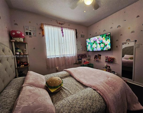 14070 S Forest Oak Cir, Davie, FL 33325