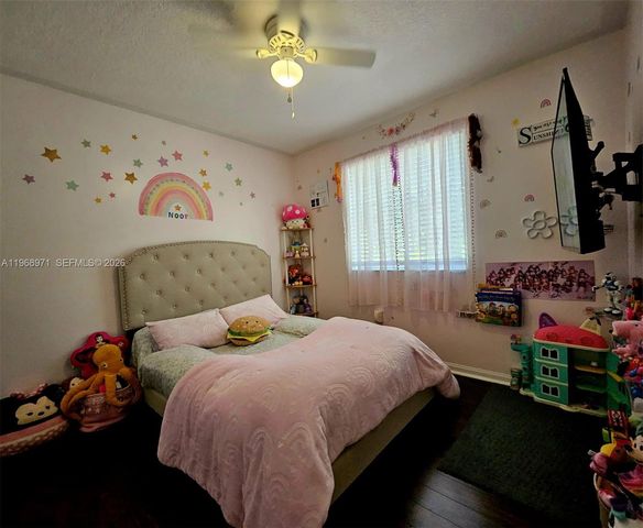 14070 S Forest Oak Cir, Davie, FL 33325