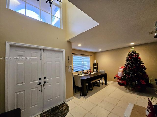 14070 S Forest Oak Cir, Davie, FL 33325