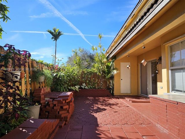 14070 S Forest Oak Cir, Davie, FL 33325