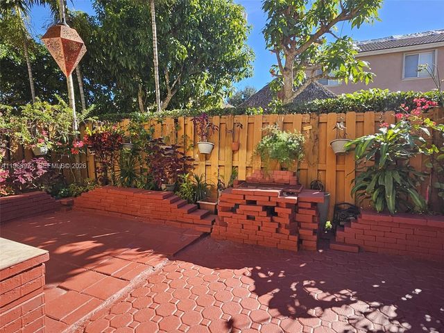 14070 S Forest Oak Cir, Davie, FL 33325