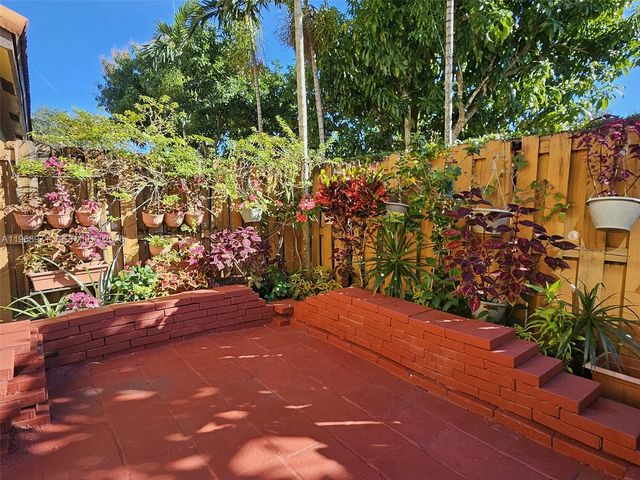 14070 S Forest Oak Cir, Davie, FL 33325