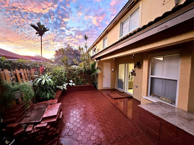 14070 S Forest Oak Cir, Davie, FL 33325