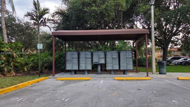 14070 S Forest Oak Cir, Davie, FL 33325