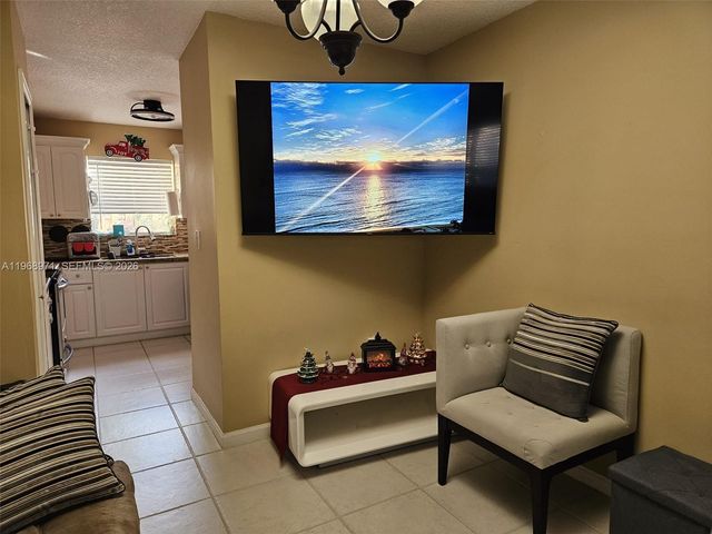 14070 S Forest Oak Cir, Davie, FL 33325