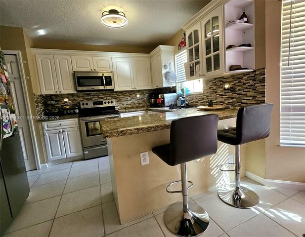 14070 S Forest Oak Cir, Davie, FL 33325